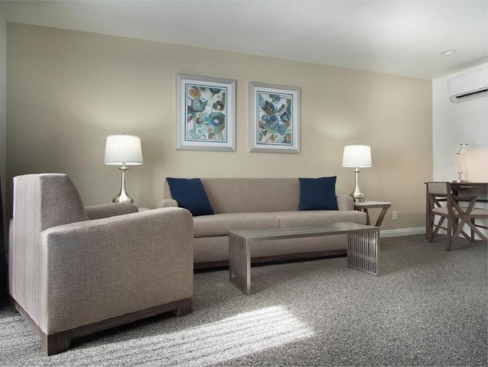 Serene Vegas Boutique Hotel 30/50