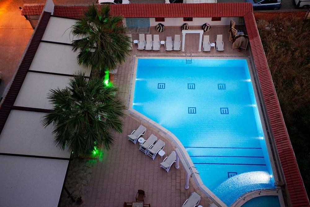 Duqqan Deluxe Hotel 38/63