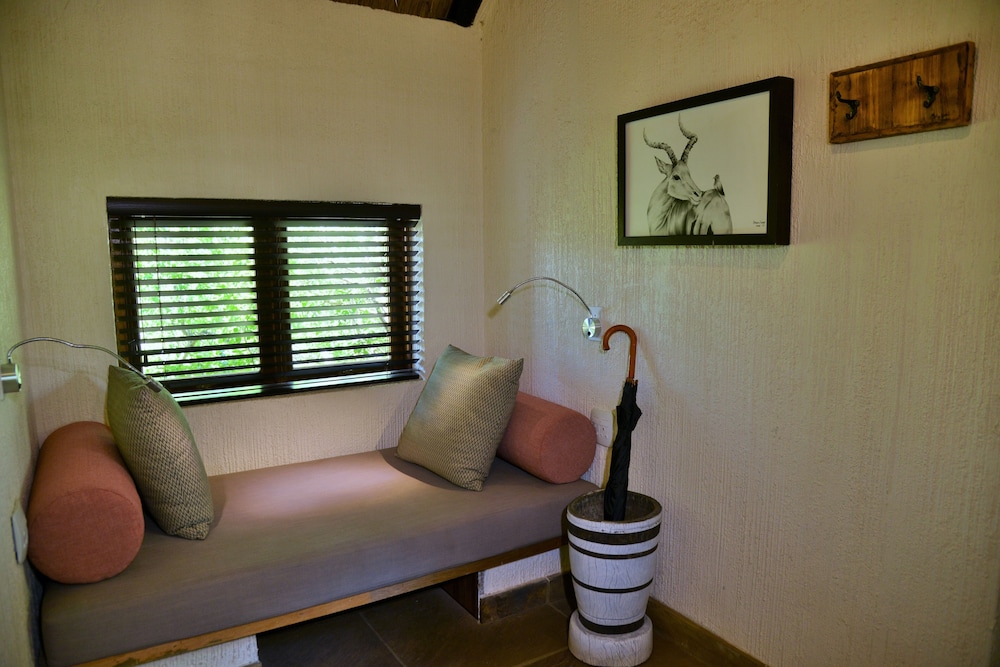 TSHUKUDU BUSH LODGE 26/49