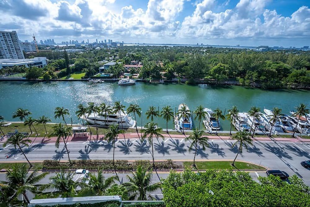 Fontainebleau Miami Beach Private Luxury Suites 48/50