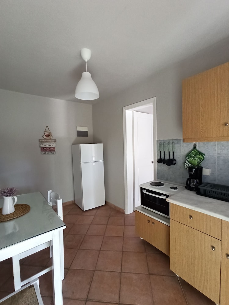 Demis Apartments 32/33