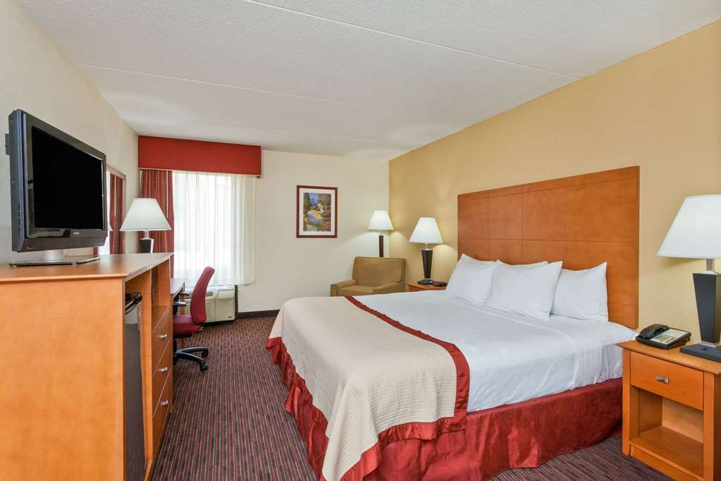 A Victory Hotel and Suites 13/60