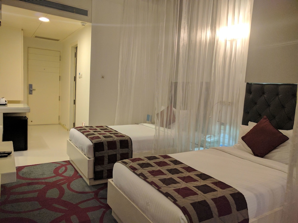 Blupetal A Business Hotel 10/40