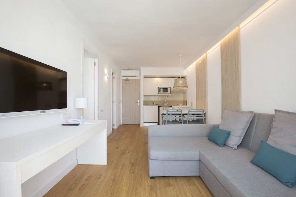 Cabot Hobby Club Apartments 33/63