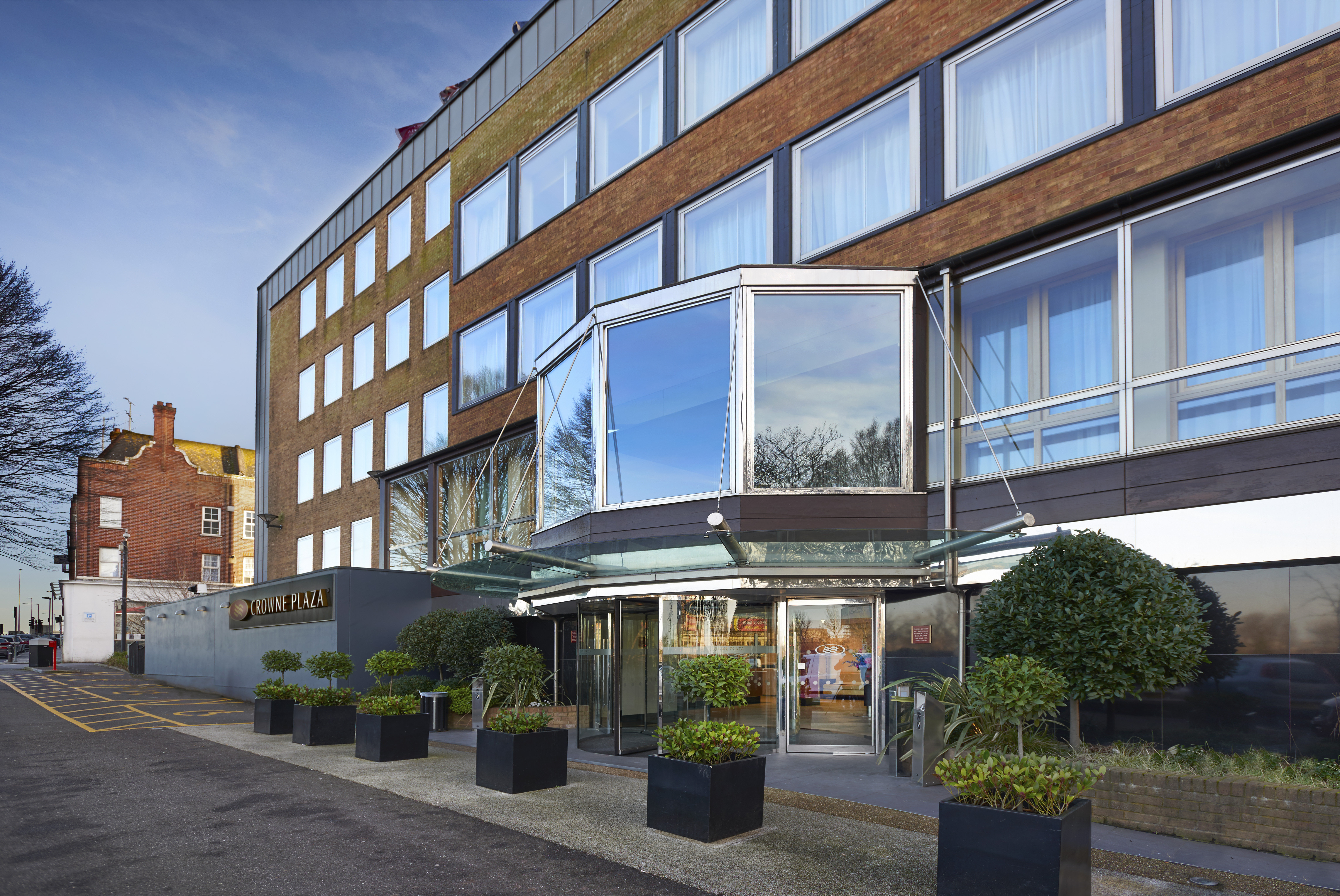 Crowne Plaza Ealing 5/76