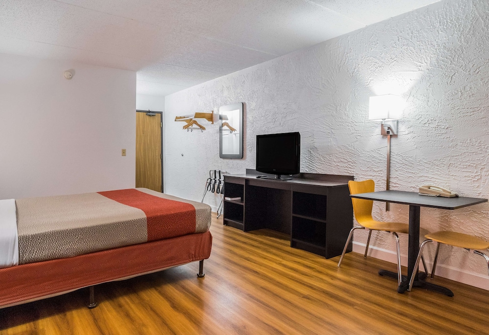 Motel6 Prospect Heights, IL 35/39