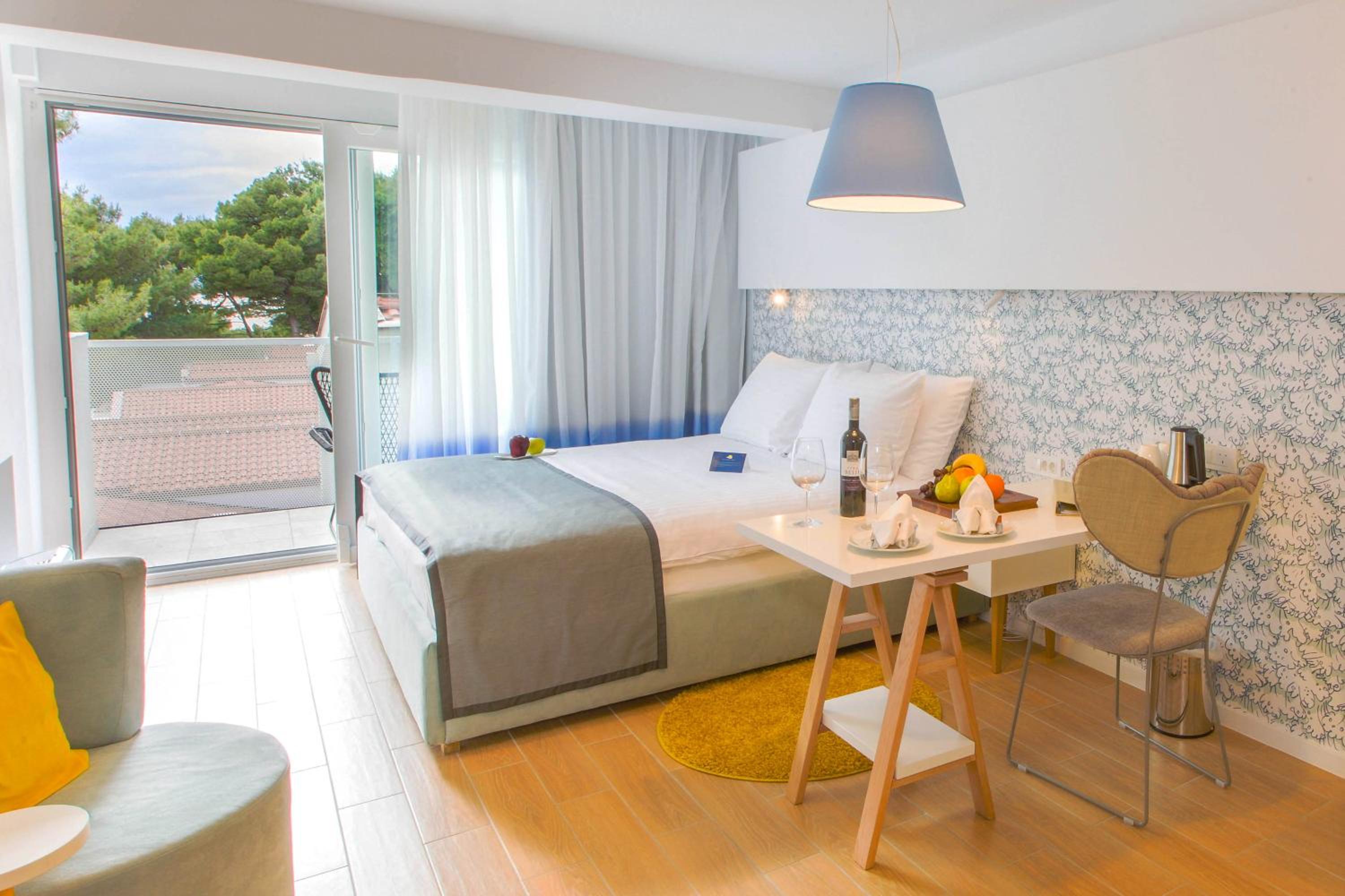 Room, Double Bed, Lateral Side Sea View, Balcony