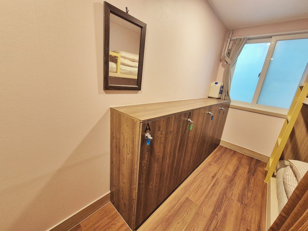 Mozzi Hostel 24/50