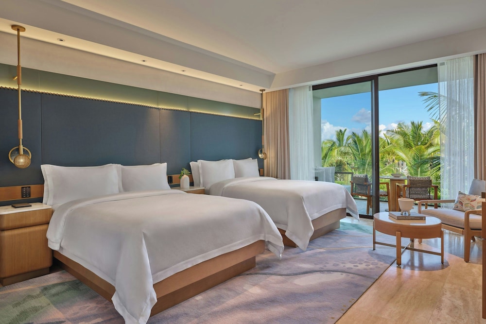 Deluxe, 2 Queen Beds, Partial Ocean View, Balcony