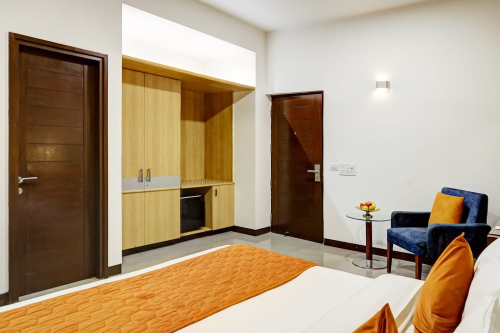 Stately Suites, Golf Course Road 35/58