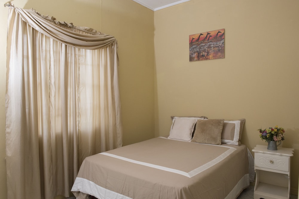 Celebrity Villa Jamaica 25/50