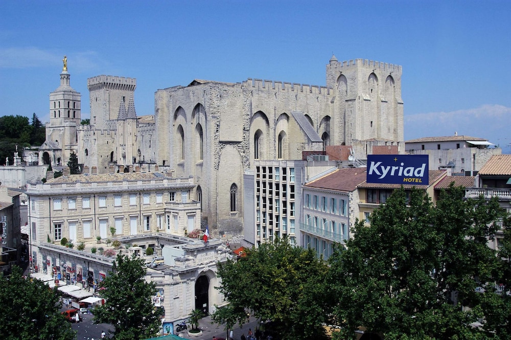 Hotel Kyriad Avignon Palais des Papes in AVIGNON