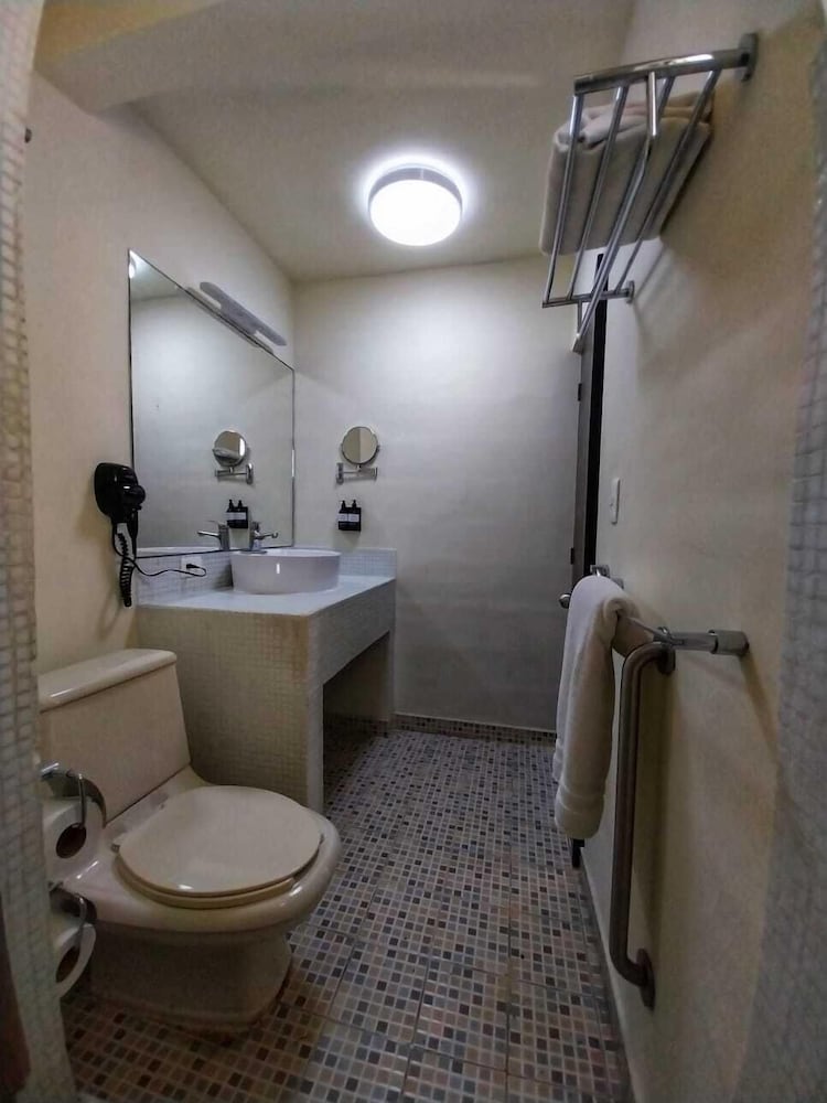 Santa Maria Hotel And Suites 47/47