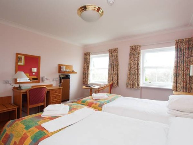 Room, Twin Beds, Rear View