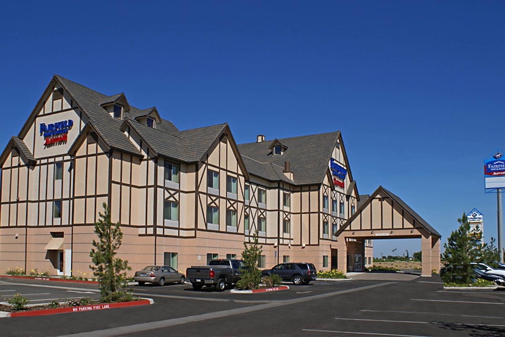Fairfield Inn and Suites by Marriott Selma Kingsburg 4/36