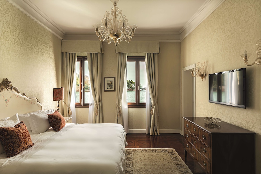 San Giorgio, Suite, King and Twin Beds، Cipriani A Belmond Hotel Venice 3/8