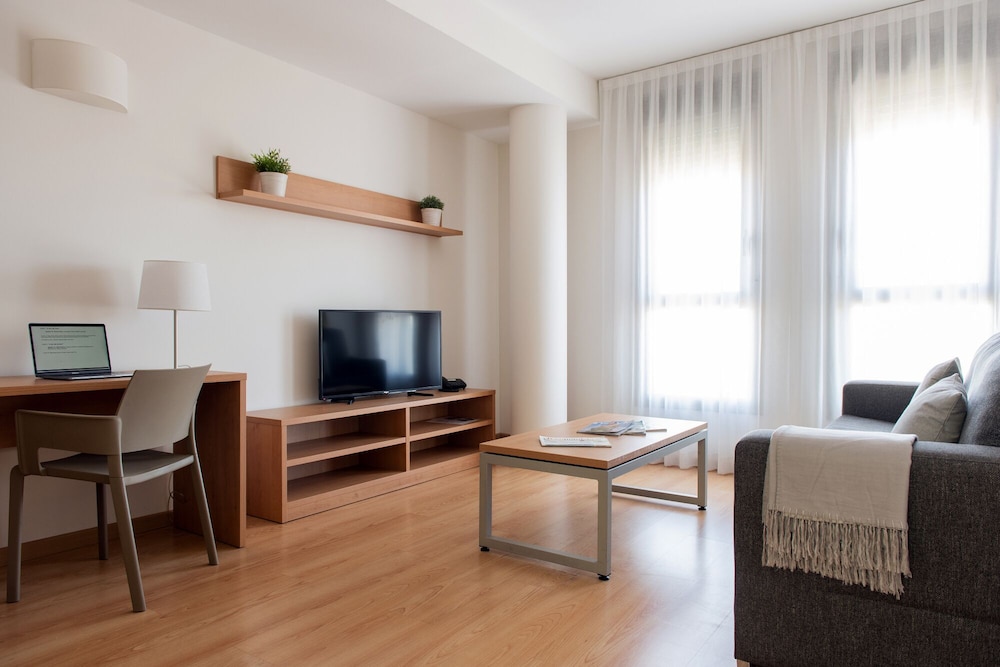 Aura Park Aparthotel 39/69