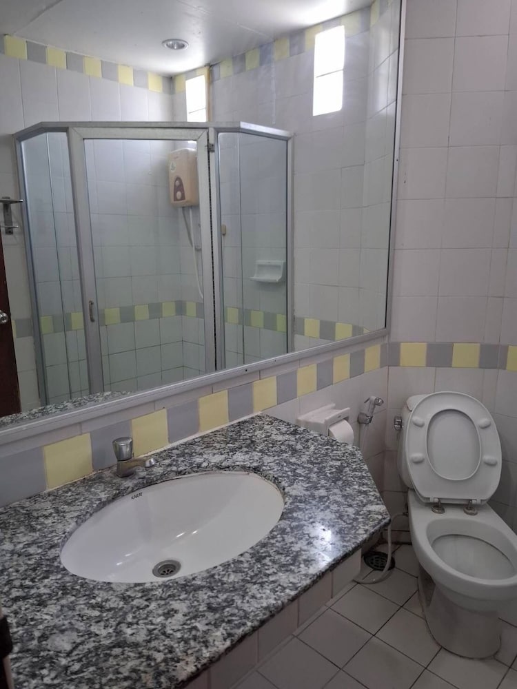Lopburi Residence Hotel 42/46