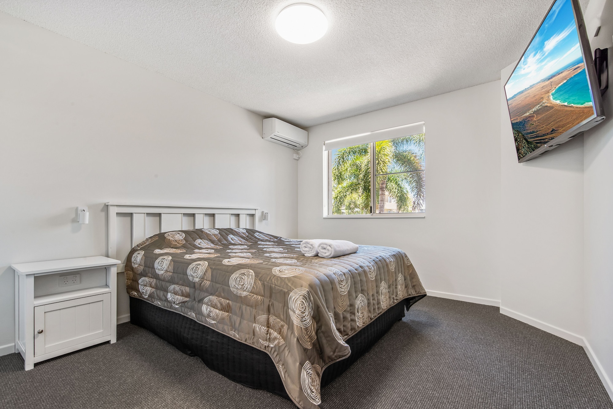 2 Bedrooms, Premier, Queen and Twin Beds, Middle Floor