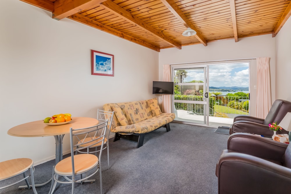 Aloha Seaview Resort Motel 39/68