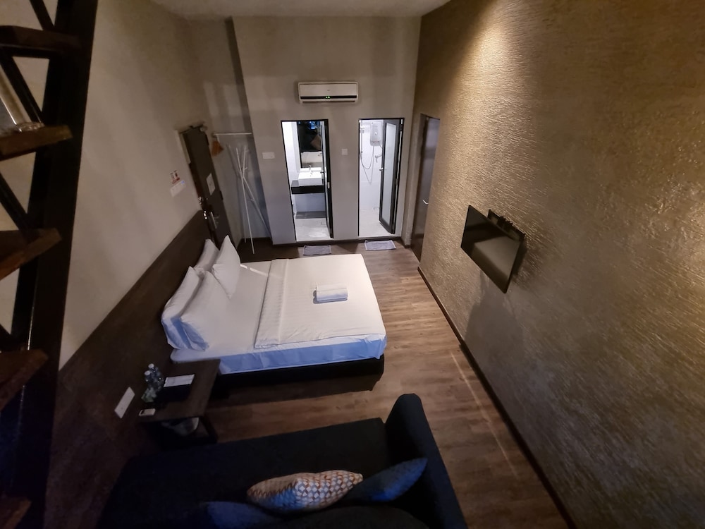 Miico Hotel Mount Austin 41/58