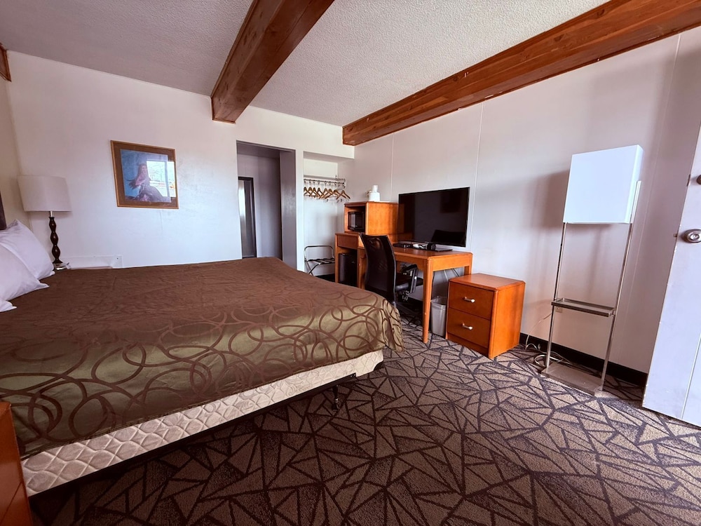Tomahawk Motor Lodge By Riverton US-26 11/28
