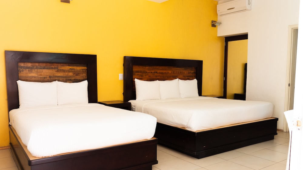 ROOM, DOUBLE BED