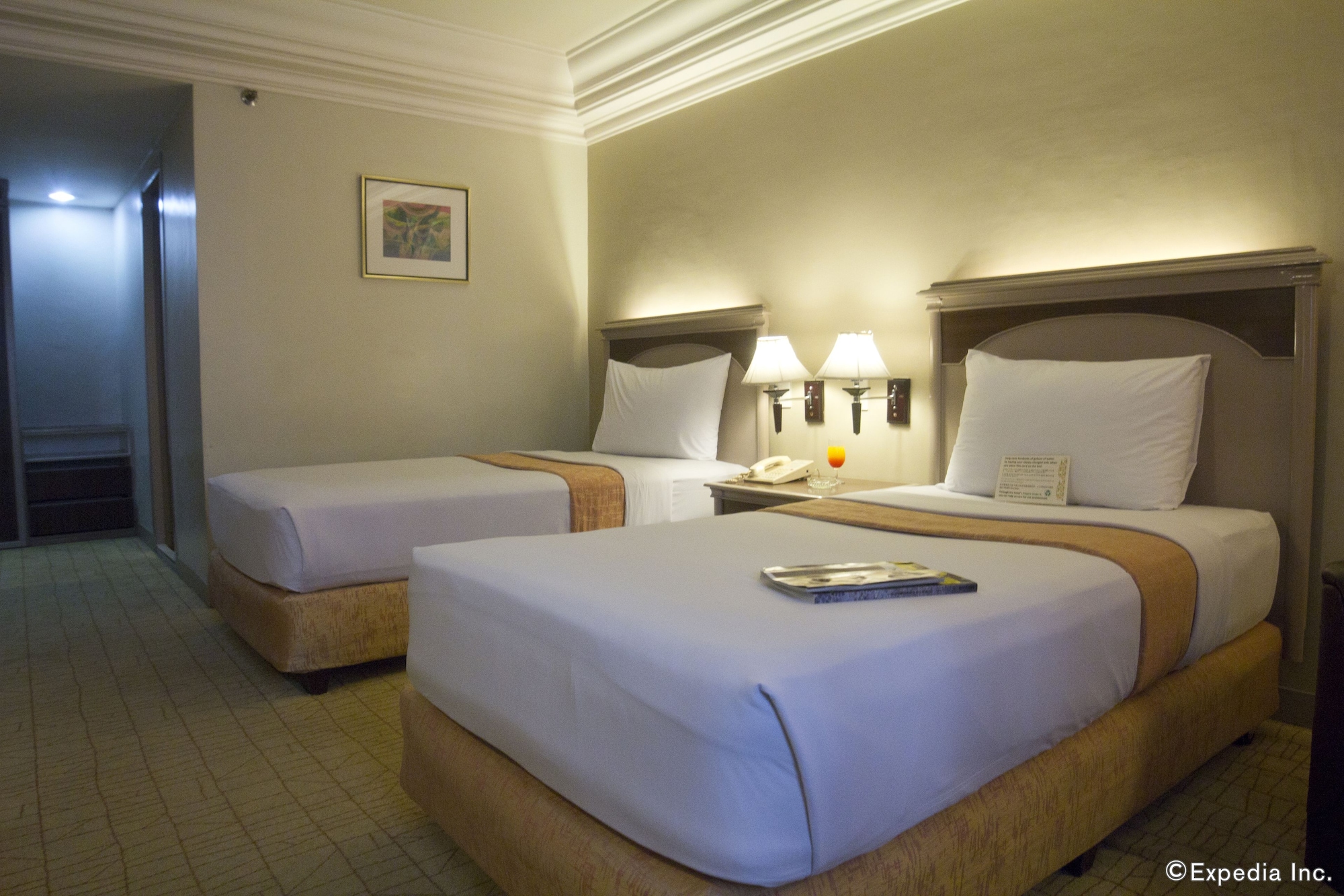 DELUXE, TWIN BEDS