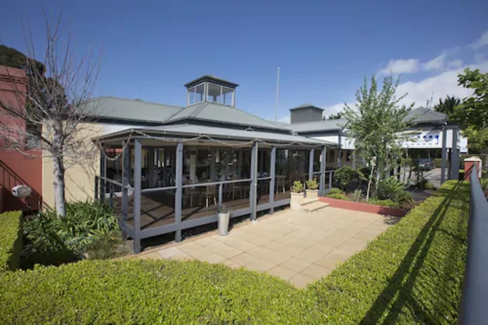 BERRY VILLAGE BOUTIQUE MOTEL 5/49