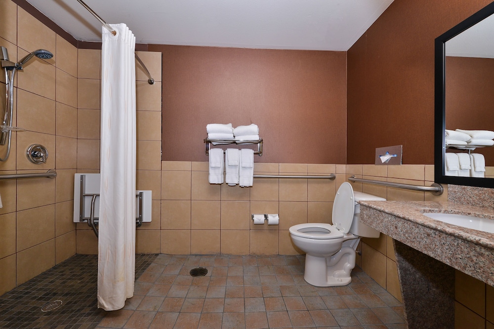 Comfort Suites At Lake Worth 17/47