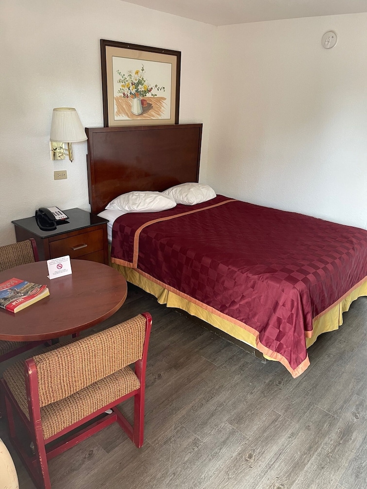 Days Inn by Wyndham Farmington NM 26/59