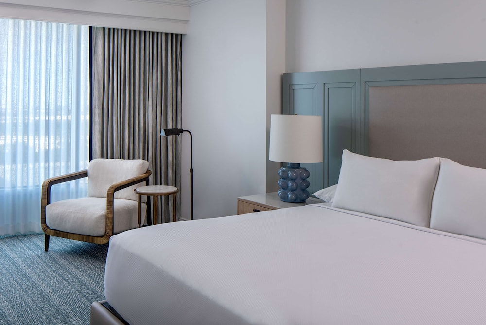 ROOM, 2 DOUBLE BEDS, RUNWAY VIEW