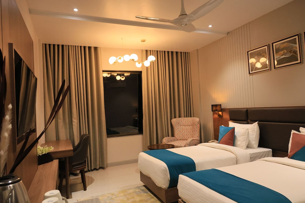 Pride Elite, Dwarka 6/50