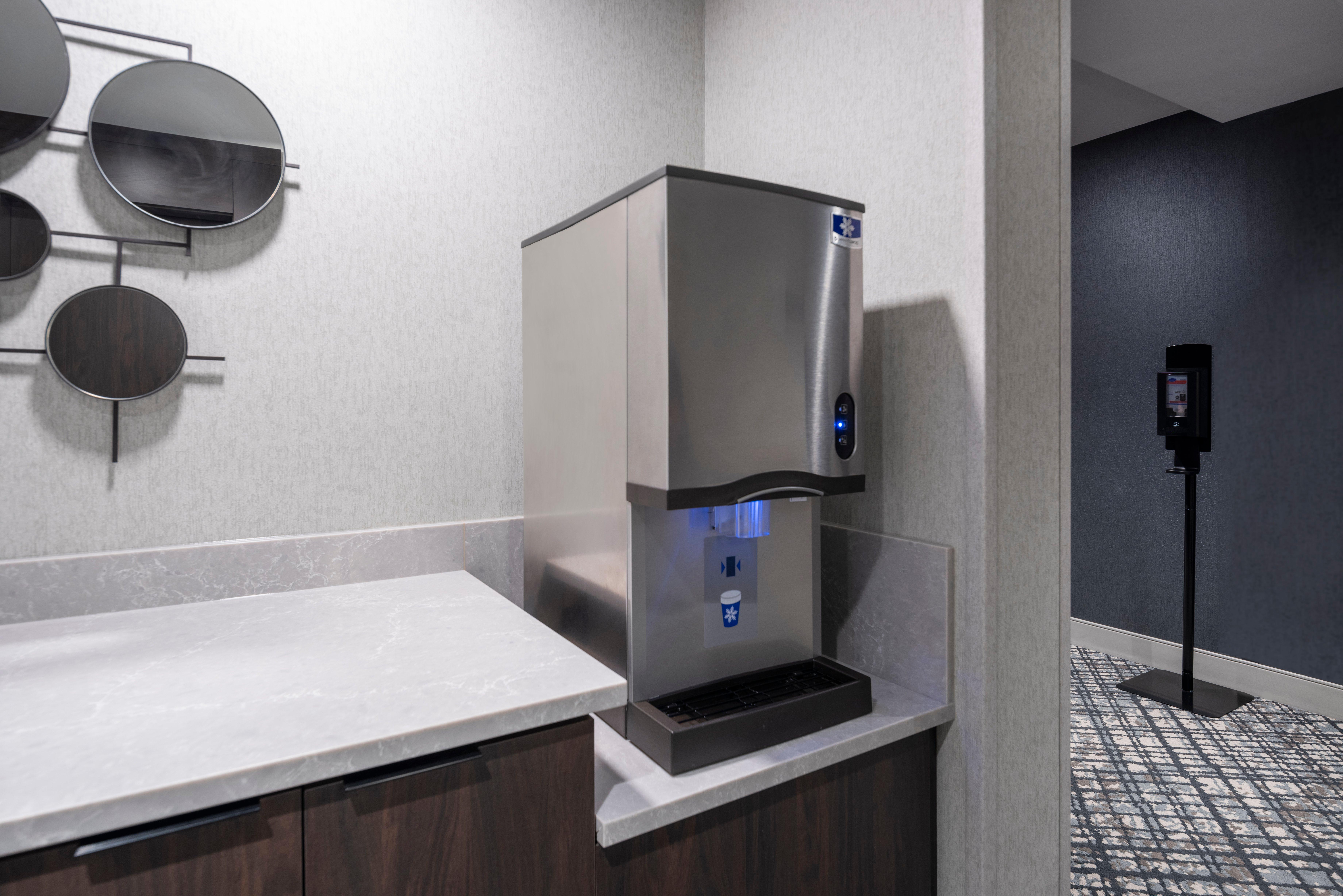 Holiday Inn Express Boston Logan Airport - Revere 52/53