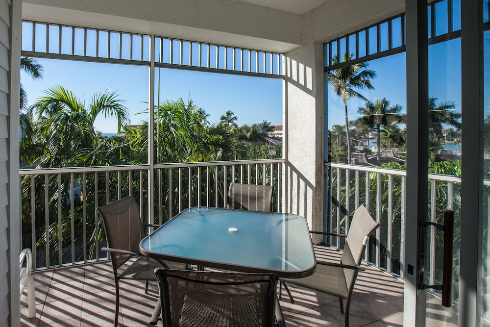 Olde Marco Island Inn And Suites 18/57