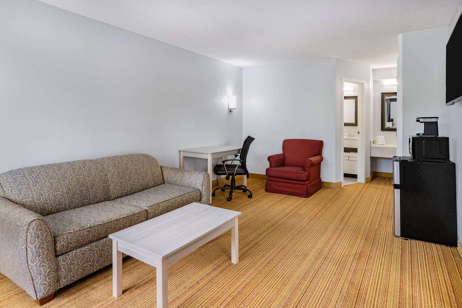 Days Inn & Suites by Wyndham Williamsburg Colonial 25/35