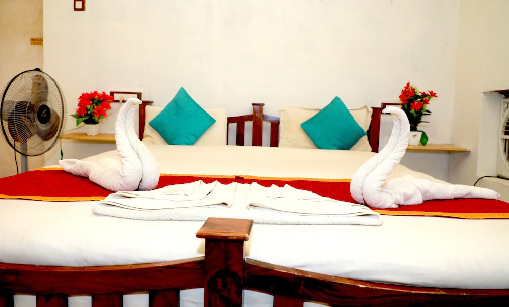 Sheesh Mahal Desert Camp 14/44