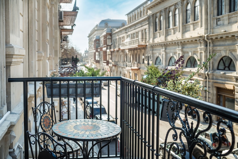 The Merchant Baku 47/50
