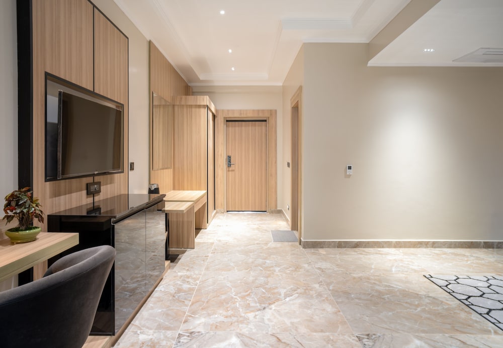 Alpine Hotel and Villas 16/22