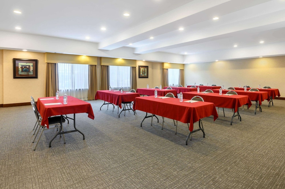 La Quinta Inn And Suites By Wyndham Longview North 36/46