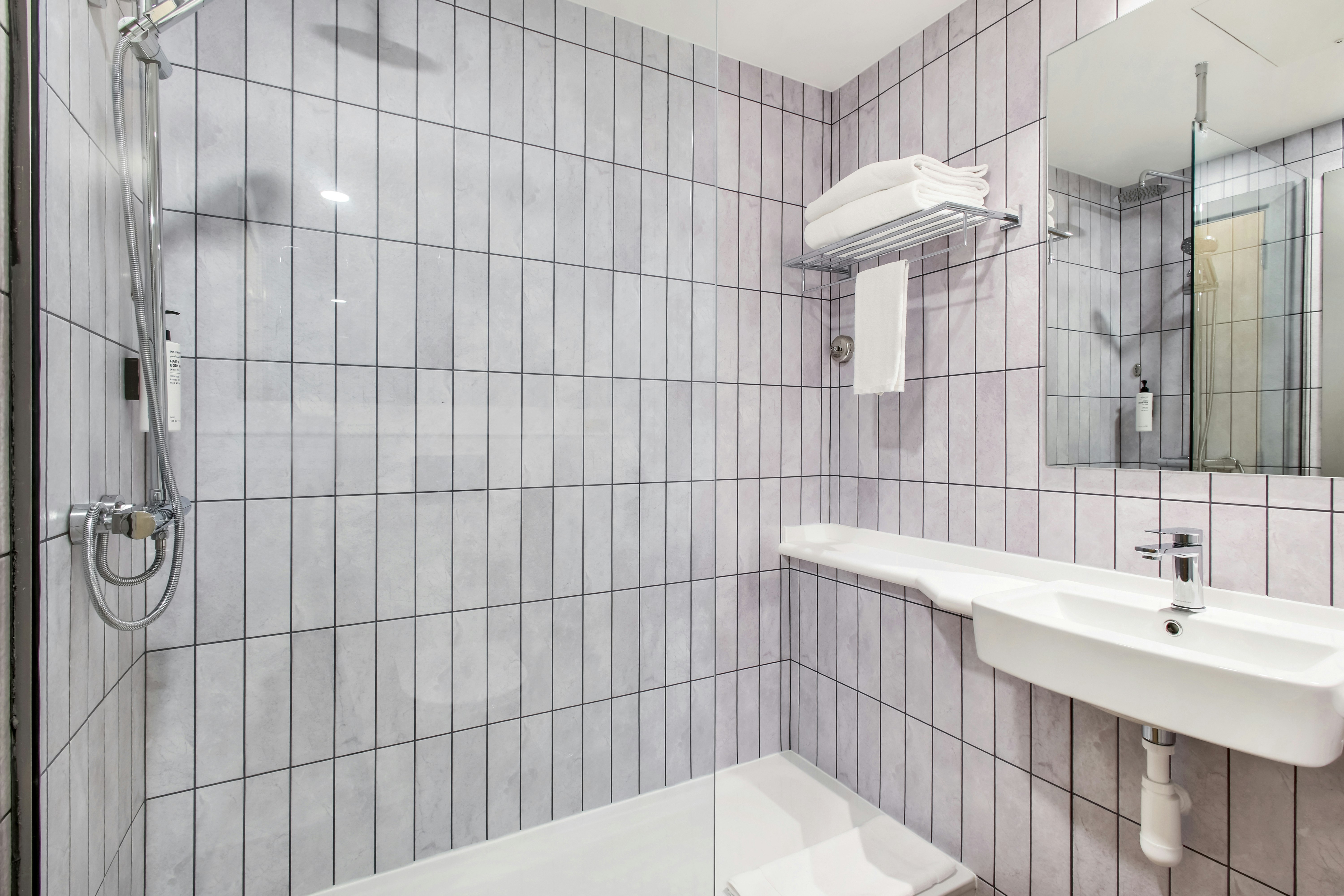 New Style, Twin Beds، Premier Inn Abu Dhabi Capital Centre 2/7