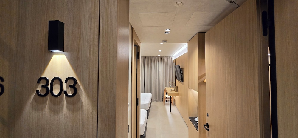 Lion Gate Hotel 21/50