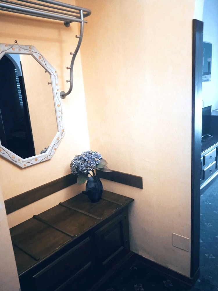 STUDIO, SUITE