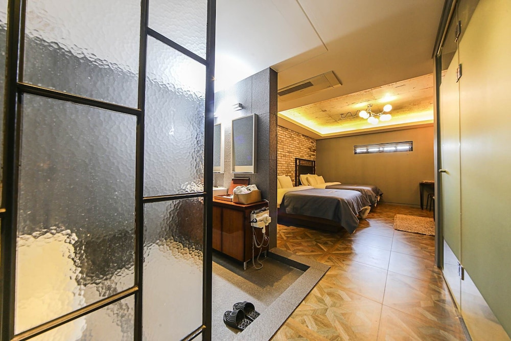 Hotel Myeongjak 31/67