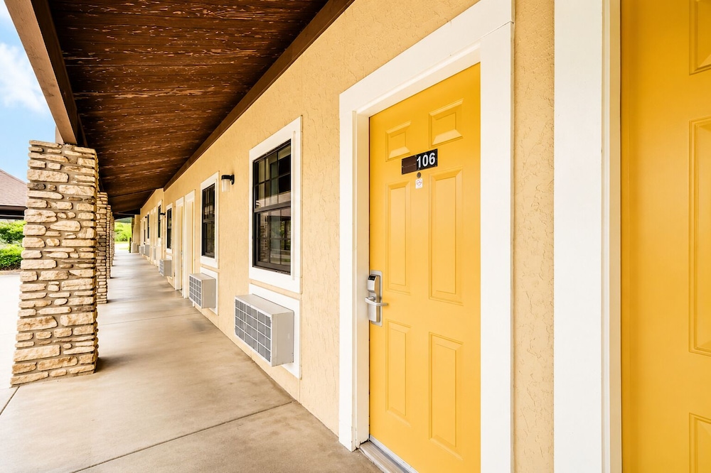 Segovia Lodge Junction TX I -10 2/53
