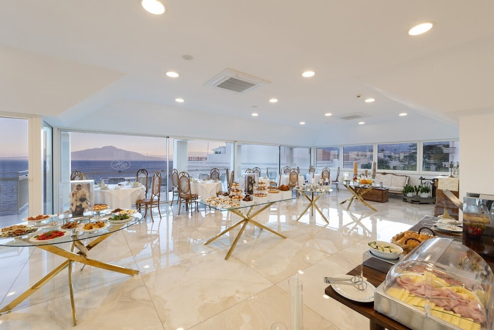 Hotel Regina Sorrento 43/72