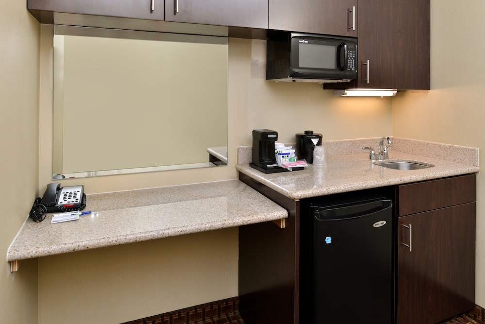 Holiday Inn Express And Suites Indianapolis W Airport Area 24/65
