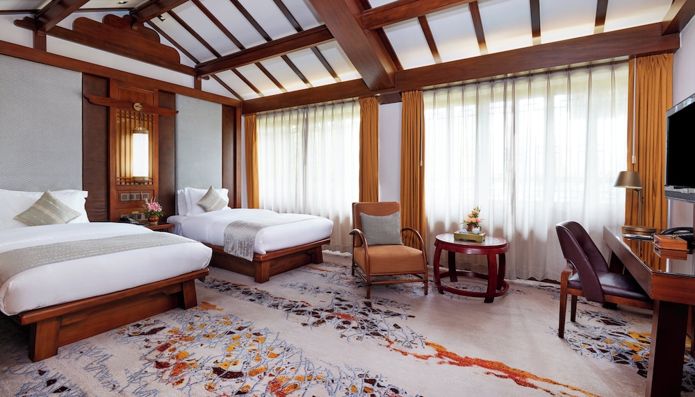 غرفة كلاسيكية بسريرين منفصلين بإطلالة على الحديقة، INTERCONTINENTAL LIJIANG ANCIENT TOWN RESORT 5/6