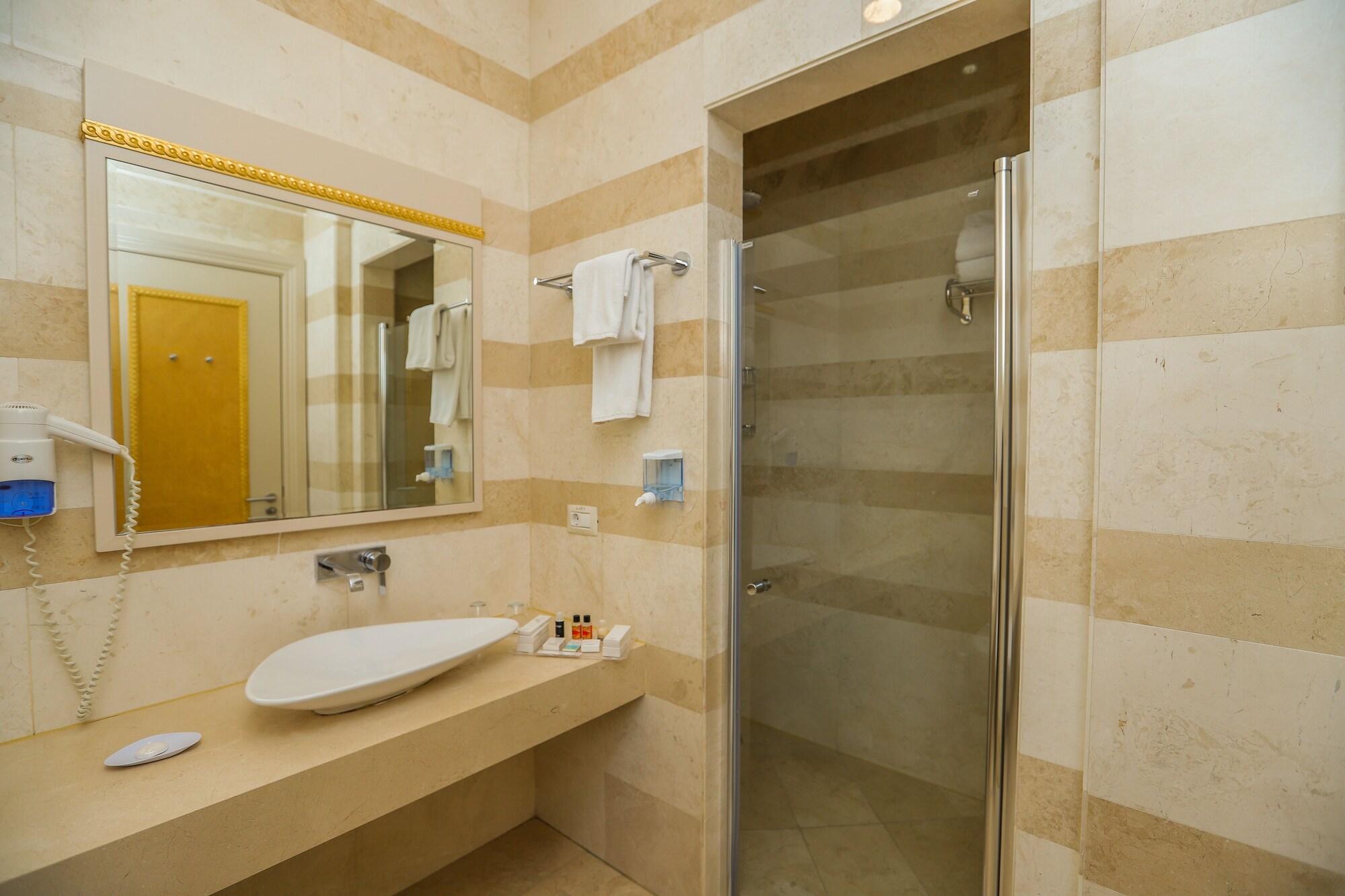 جناح تنفيذي بسرير كينج، Gabala Garden Hotel 2/5