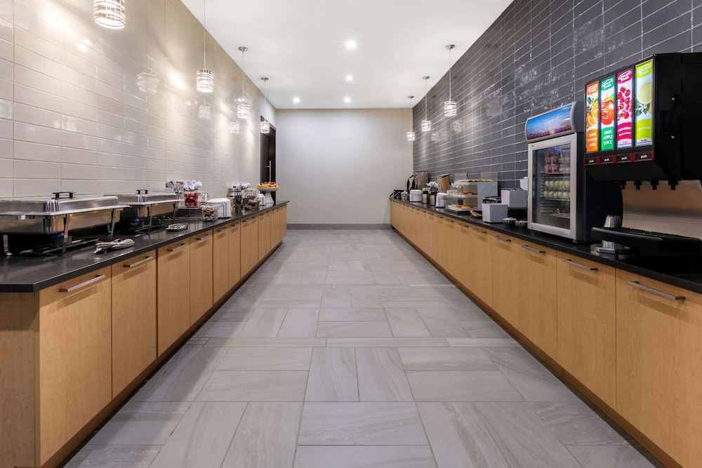 La Quinta Inn And Suites By Wyndham Lewisville 5/50